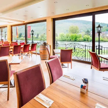 Straubs Schoene Aussicht Hotel 3*