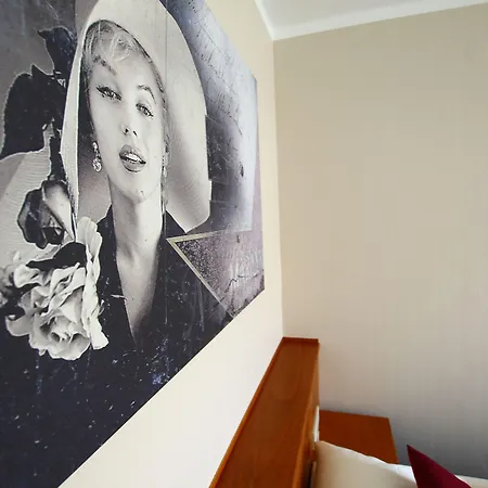 斯特劳布斯美景酒店 酒店 3*